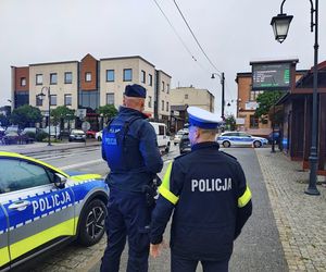 Alarm bombowy w Zgierzu. Ktoś zostawił podejrzaną walizkę w centrum miasta. Interweniowali kontrterroryści