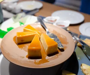 Galatopita, czyli zapiekany deser mleczny. Przepis na słodką przekąskę prosto z Grecji