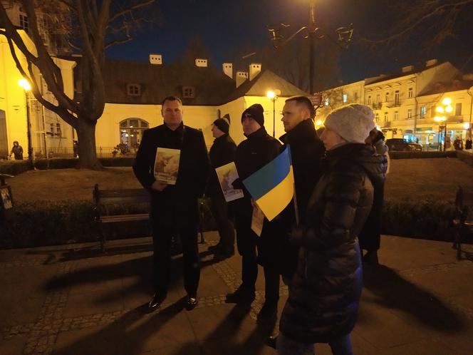 Siedlczanie okazali swoje poparcie dla Ukrainy w wojnie z Rosją – pokojowa demonstracja solidarnościowa w Siedlcach