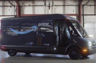 Amazon prezentuje elektryczny samochód. To dostawczak opracowany wspólnie z firmą Rivian