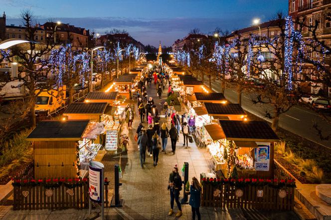 Najpiękniejsze jarmarki bożonarodzeniowe w Polsce. Które warto odwiedzić i do kiedy trwają? Sprawdzamy daty