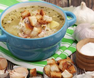 Czeska zupa czosnkowa- sycąca, zdrowa, oszczędna