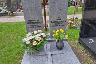 Tak wygląda grób prof. Bartoszewskiego w 8. rocznicę śmierci