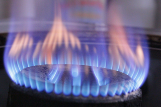 Rząd przyjął projekt ustawy o zamrożeniu cen gazu. Kto na tym skorzysta?