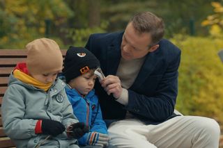 Barwy szczęścia, odcinek 3151. Dobromir (Franciszek Bukowski), Tadzio (Józio Trojanowski), Bruno (Lesław Żurek)