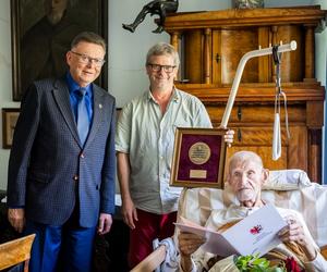 Bydgoszczanin skończył sto lat. Poznawać jego życie to jak czytać dobrą, historyczną książkę