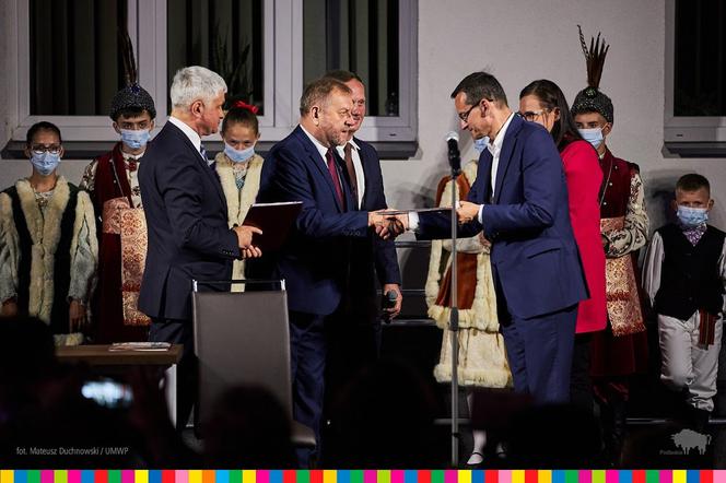 Premier Mateusz Morawiecki przyjechał na Podlasie i rozdaje czeki 