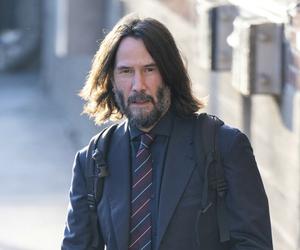 Keanu Reeves walczy z niebezpiecznym prześladowcą. Mężczyzna podarował mu nietypową rzecz