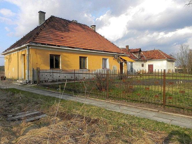Stacja kolejowa w Baszni Dolnej przed remontem