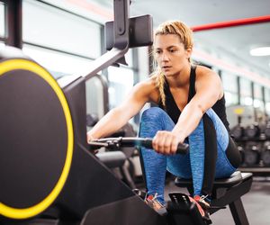 Poprawisz kondycję, wesprzesz serce i płuca. Zapomniany trening możesz robić w domu