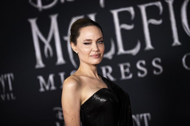 Angelina Jolie kończy 50 lat! Zobacz, jak się zmieniała