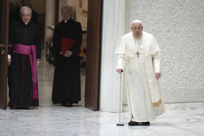 Wierni modlą się za Papieża Franciszka