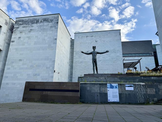 Galeria Sztuki M. Žilinskasa, rzeźba "Człowiek"