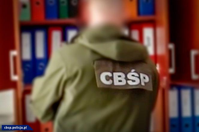 Bydgoszcz: CBŚP i KAS rozbiły grupę oszustów! Zatrzymano aż 12 osób