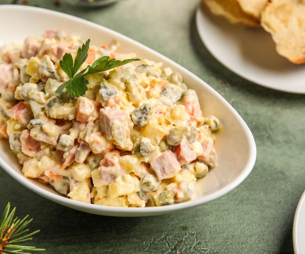 sałatka z białą kiełbasą