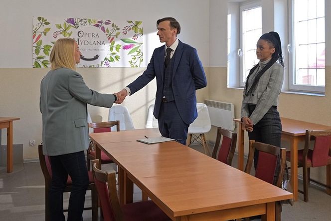 Pierwsza miłość, odcinek 4010. król dżemu Fryderyk Graff (Andrzej Kłak), Emilka (Anna Ilczuk), Melisa (Aleksandra Szwed)