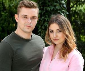 Barwy szczęścia. Klara (Olga Jankowska), Hubert (Marek Molak)