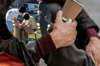 Bohaterowie nie zawsze noszą pelerynę! Dwóch nastolatków pomogło osobie w kryzysie bezdomności