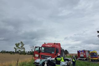 Smiertelny wypadek na trasie Bonin-Koszalin. Trzech nastolatkow z BMW zginelo w zderzeniu z tirem [ZDJECIA]
