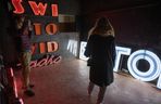 Bytomski neon wrócił do życia. To on witał podróżnych na bytomskim dworcu PKP