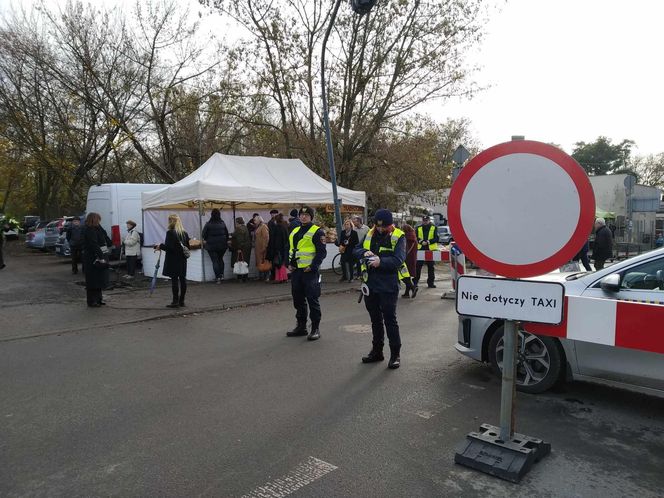 Jak dojechać na łódzkie cmentarze. Wszystkich Świętych 2025