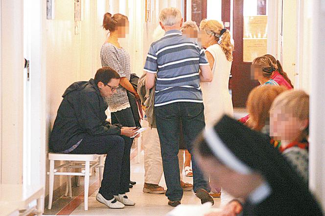 Minister Katarzyna Hall leczy kolano - ZDJĘCIA!