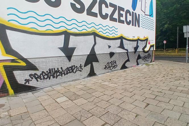 Zniszczony mural na szczecińskich Pomorzanach
