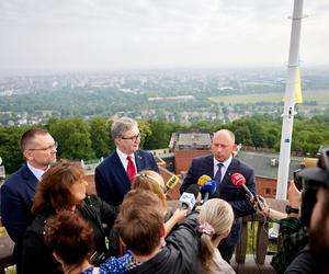 Kraków. Flaga Ukrainy wróciła na Kopiec Kościuszki. Nie niszczy się symboli