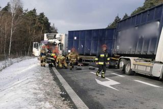 Wypadek na A4 w rejonie węzła Skawina. Są osoby zakleszczone, autostrada zablokowana