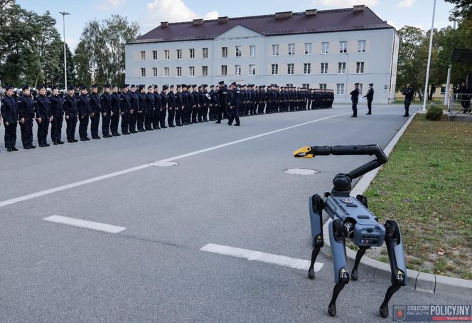 Robopies odwiedził i ćwiczył z warszawskimi policjantami