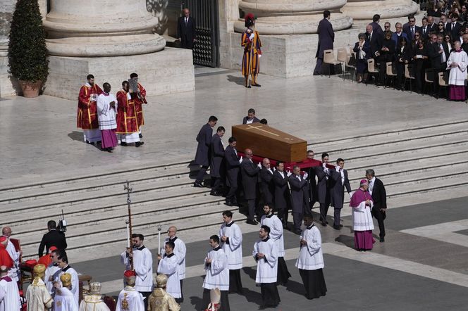 Zaczął się pogrzeb papieża Franciszka. Jedna z największych takich ceremonii w histori