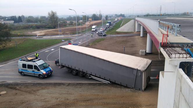 Awaria w rejonie węzła Rybitwy. Zobacz zdjęcia z miejsca zdarzenia [GALERIA]