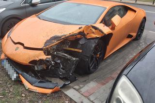 Kierowca luksusowego lamborghini porzucił auto po kolizji