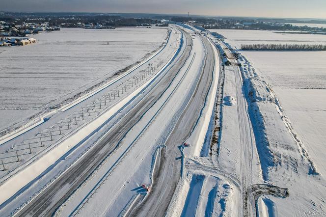 Autostrada A2 do Siedlec z lotu ptaka w ziomowej scenerii 