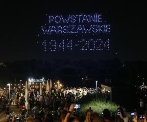 Największy spektakl dronów w Polsce. Kilkaset dronów rozświetliło niebo nad Warszawą