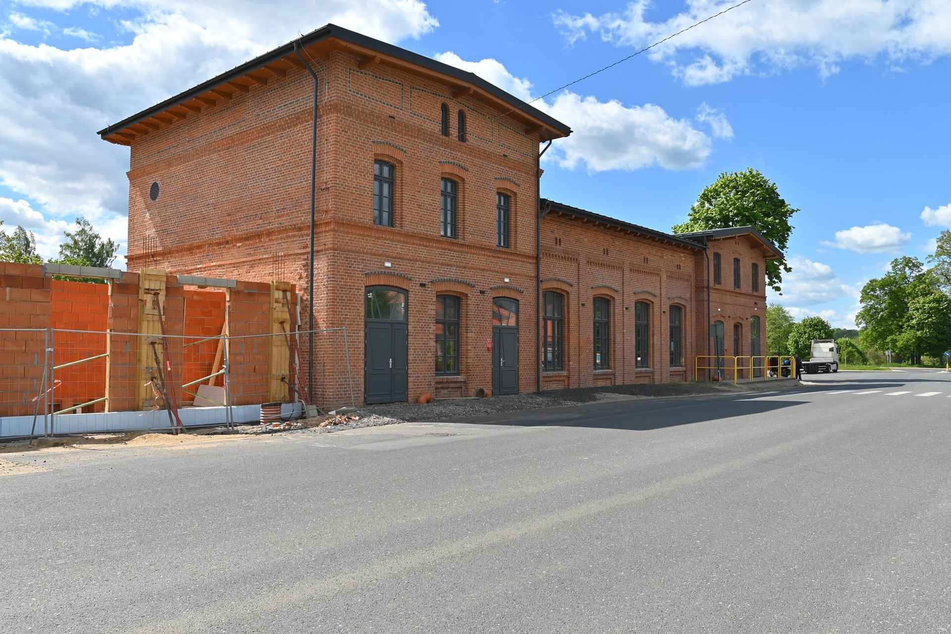 Remont dworca w Kowarach - będzie informacja turystyczna, centrum kultury i biblioteka