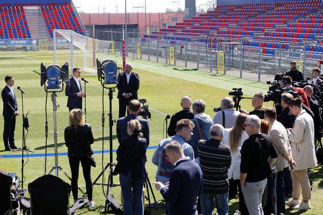 Premier Mateusz Morawiecki na stadionie Rakowa Częstochowa