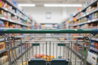 Inflacja w Polsce spada, ceny w górę. Dlaczego Polacy nie czują końca drożyzny?