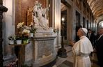 Papież Leon XIV odwiedził grob Franciszka! Wzruszająca modlitwa