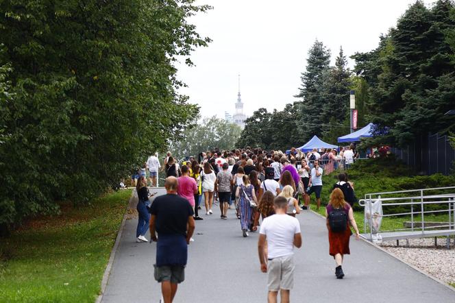 Gigantyczne kolejki przed stadionem. Tak fani czekali na koncert Dawida Podsiadło