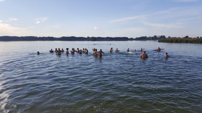 Morsy z Grudziądza rozpoczęły sezon. Pierwsza kąpiel w Jeziorze Rudnickim