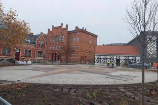 Rybi Rynek w Bydgoszczy już tak nie wygląda. Jest elegencka kostka, są rośliny