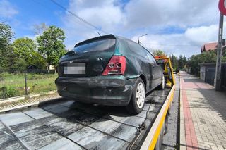 Jechał wrakiem pod wpływem zielonej substancji. Policjanci oniemieli 