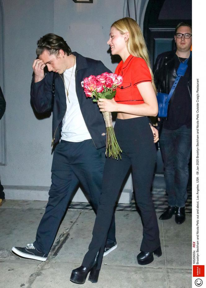 Brooklyn Beckham maluje paznokcie