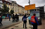Co się dzieje na Krakowskim Przedmieściu w Warszawie? Rosyjskie napisy na ulicach