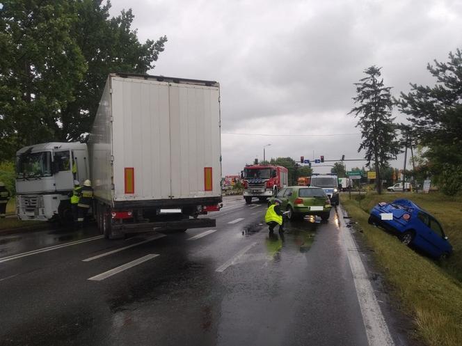 Poważny wypadek w Brzozówce niedaleko Torunia! Trzy osoby w szpitalu!