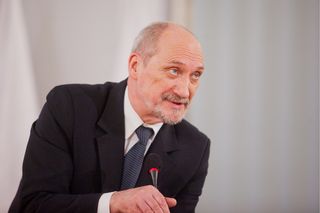 Macierewicz: wrak powinien wrócić do Polski po 12 stycznia 2011 roku