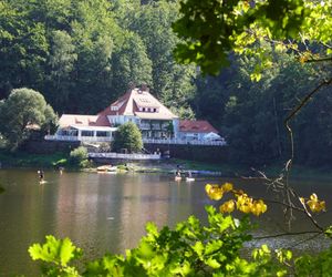 To najpiękniejsze jezioro na Dolnym Śląsku. Otoczone jest wzgórzami i lasami 