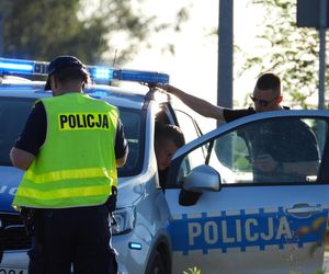 Chciał wjechać pod prąd na S8 pod Warszawą. Wyszedł z auta i prawie zasnął na drodze