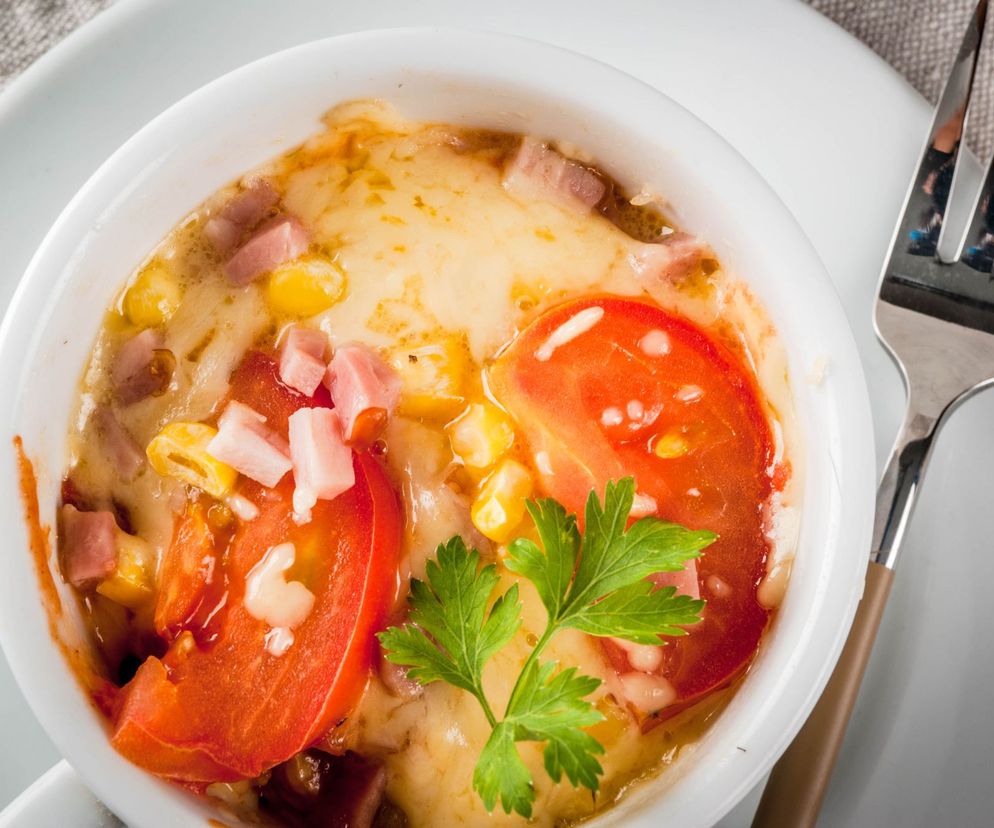 Pizza w kubku z mikrofalówki: gotowa w 5 minut!